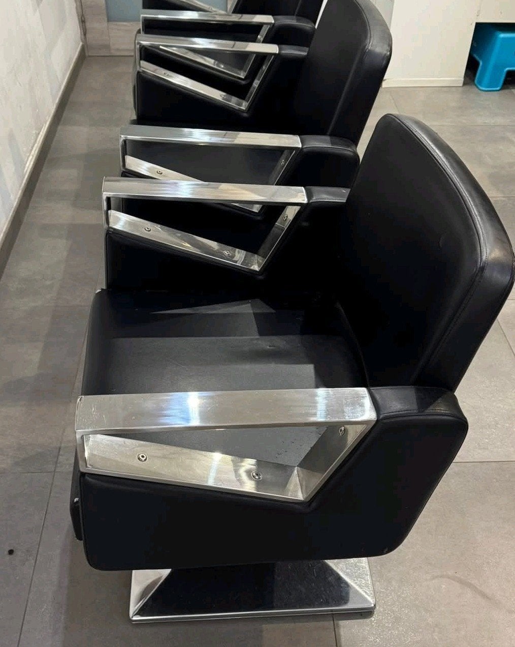1 Bac à shampoing + 2 sièges coiffant