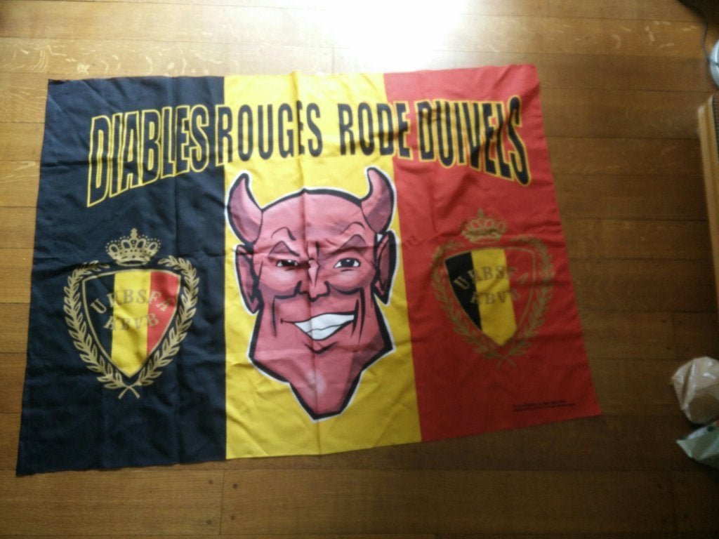 Rode duivels diables rouges spandoek, Enlèvement