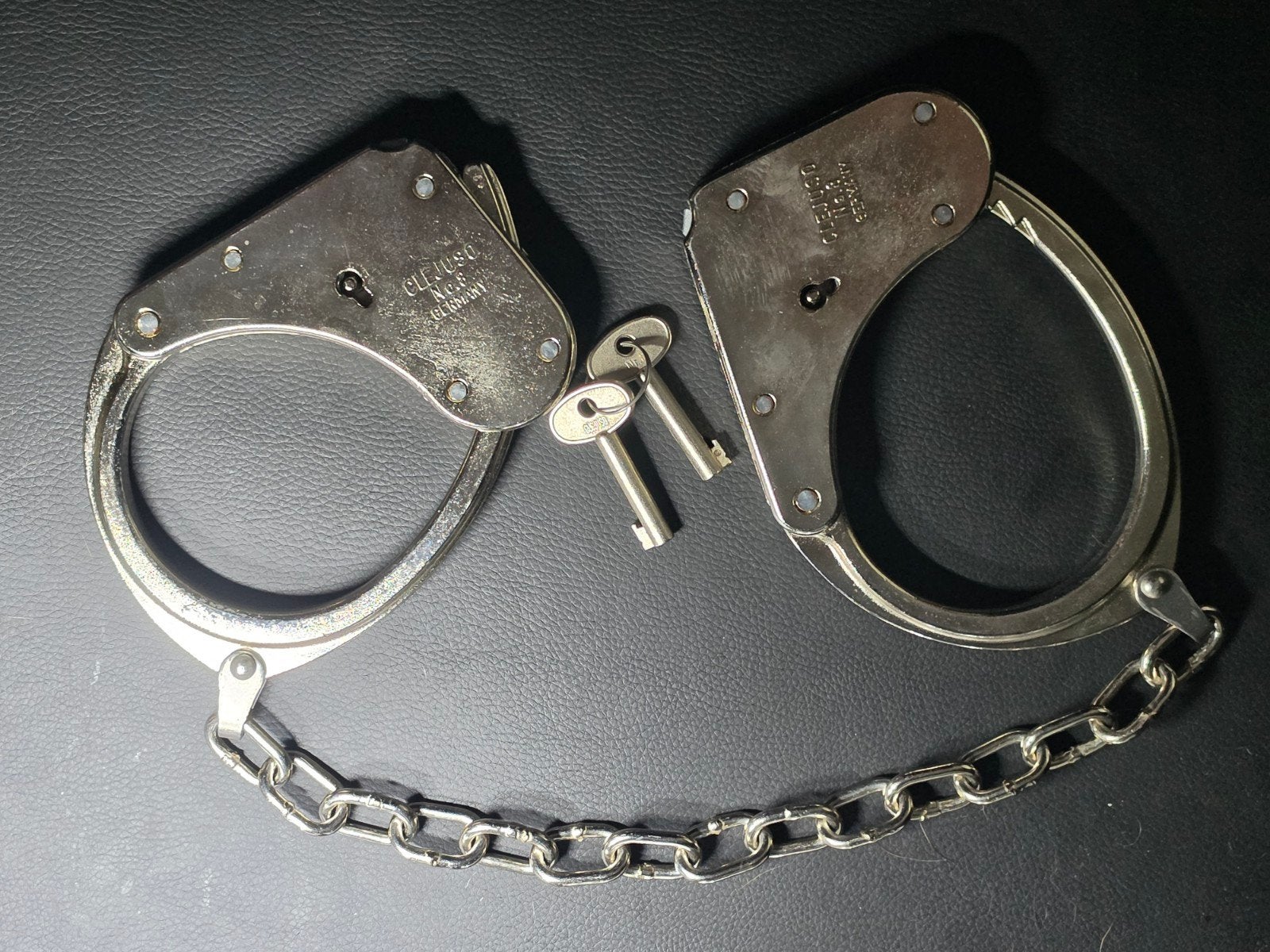 Clejuso Germany Nr 8 Leg Irons/enkel boeien, Envoi, Comme neuf, Autres types