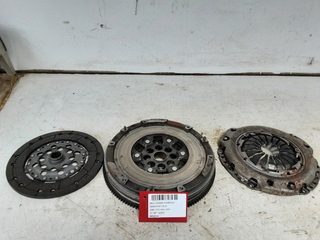 VLIEGWIEL DUBBELE MASSA Opel Combo Tour (Corsa C), Gebruikt, Rue de l'Espoir 34 34
4030  GRIVEGNÉE, BE, Info@Collignon.be, Opel