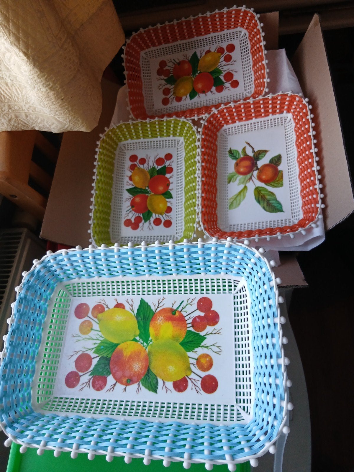 4 retro fruitmandjes plastiek, Maison & Meubles, Cuisine | Linge de cuisine, Enlèvement
