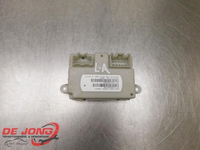 Module verrouillage central des portes d'un Chrysler Voyager, 3 mois de garantie, Utilisé, -, -
