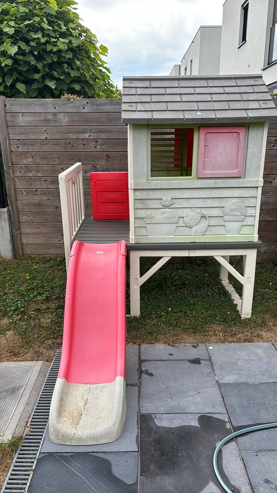 Smoby speelhuis met glijbaan en deurbel, Ophalen, Gebruikt, Plastic