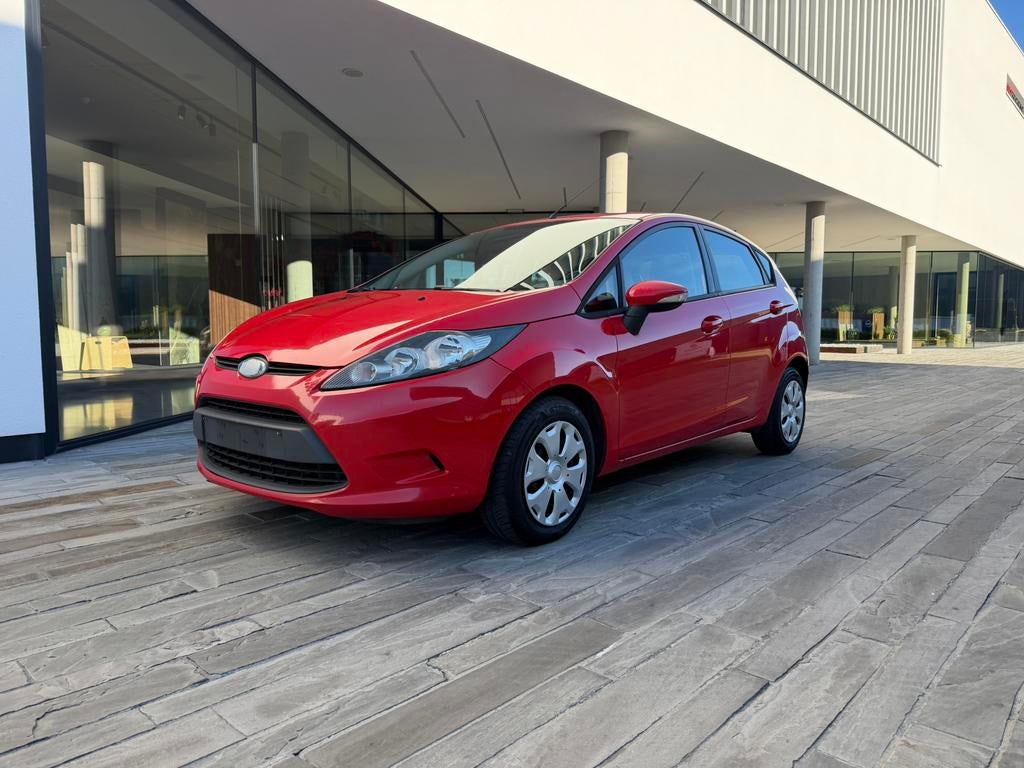 Ford fiesta 1.6 tdci airco 5 deurs gekeurd 2850€, Auto's, Voorwielaandrijving, Stof, Zwart, 4 cilinders
