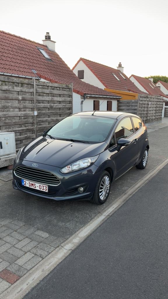 Ford fiesta 1.25 2013, Auto's, Ford, 4 zetels, Stof, Zwart, Handgeschakeld