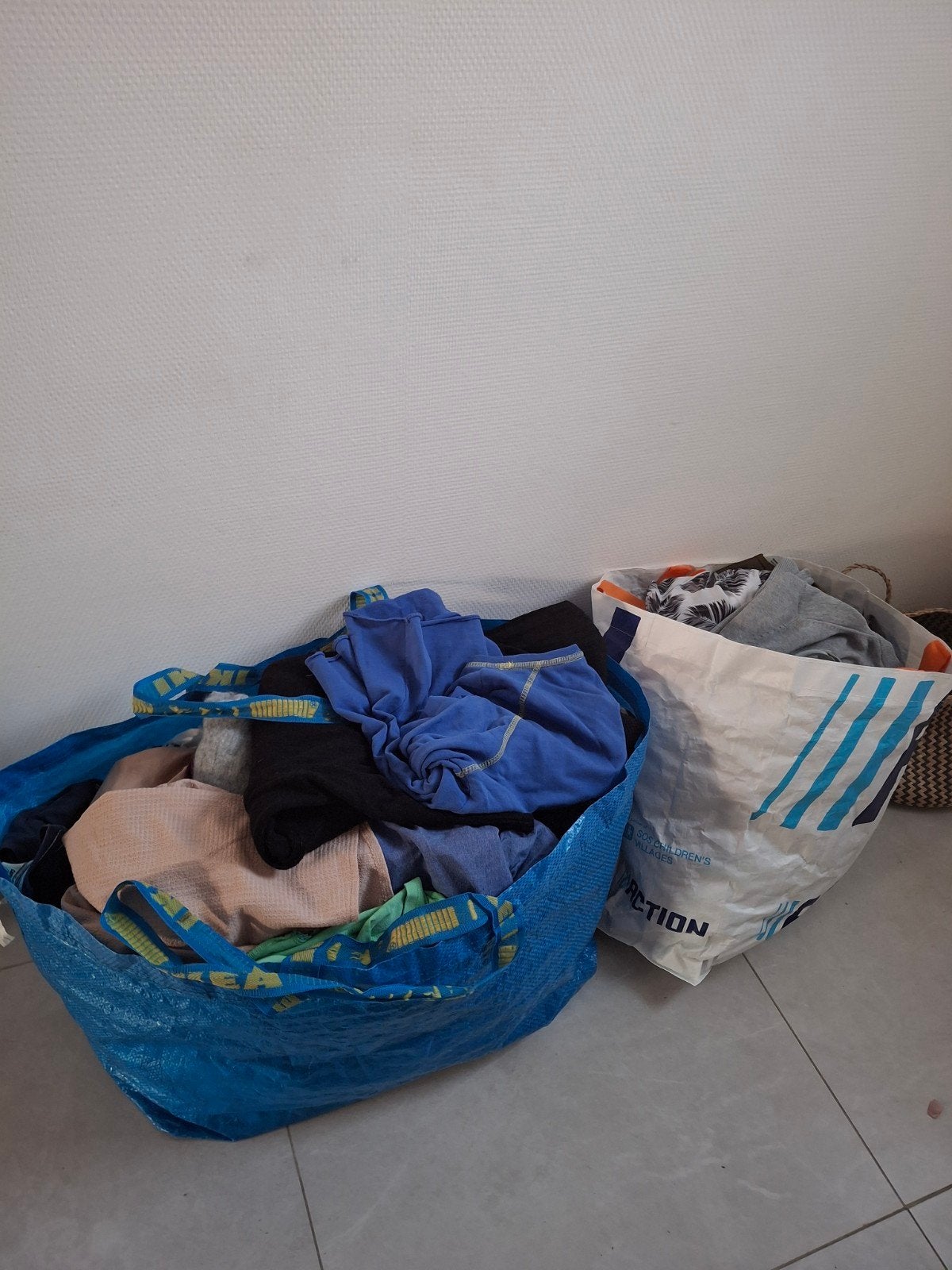 Lot femme taille 42-44 GRATUIT DISPONIBLE, Vêtements | Femmes, Enlèvement, Porté