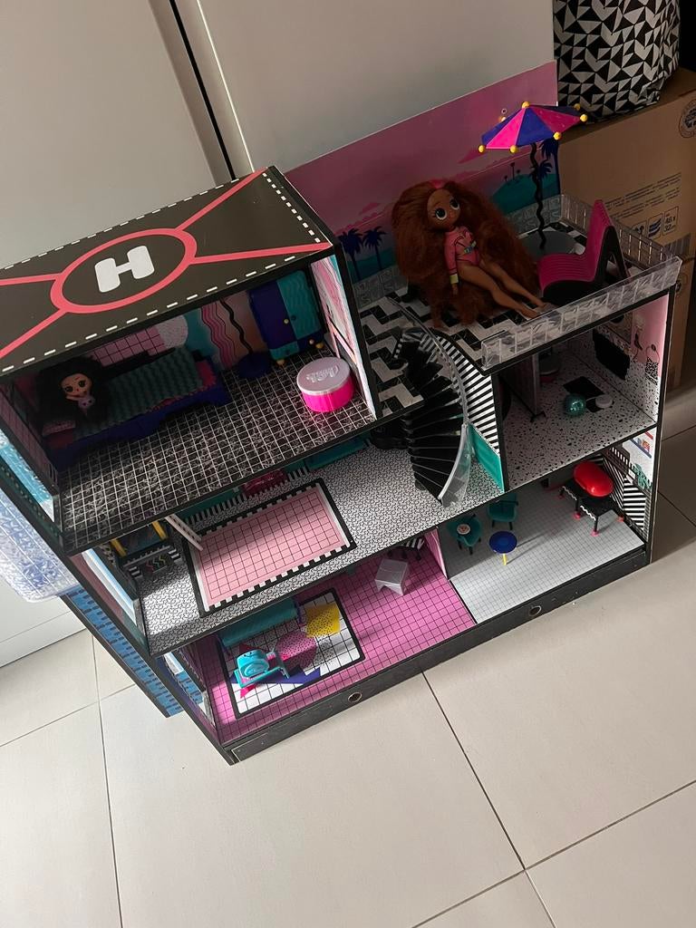 Maison poupée LOL intact avec accessoires, Enlèvement, Comme neuf, Accessoires