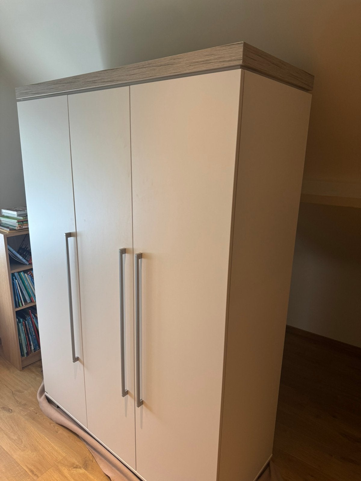 Stevige kleerkast 135 x 194 x 56, Ophalen, 100 tot 150 cm, Zo goed als nieuw, 150 tot 200 cm