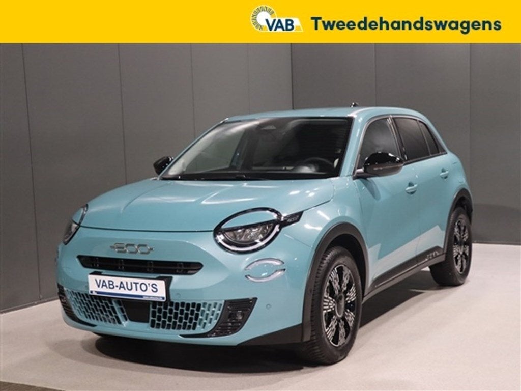 Fiat 600   1.2 HYBRID LA PRIMA AUTOMAAT, https://public.car-pass.be/vhr/c0ff7fad-e7d0-41c1-9bd1-82a4111edcd9, Zwart, 110 g/km