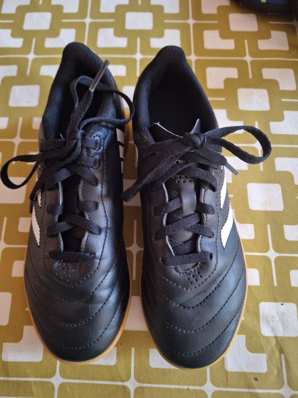 Chaussures de football en salle Adidas taille 35.5, Sports & Fitness, Football, Enlèvement ou Envoi, Comme neuf, Chaussures