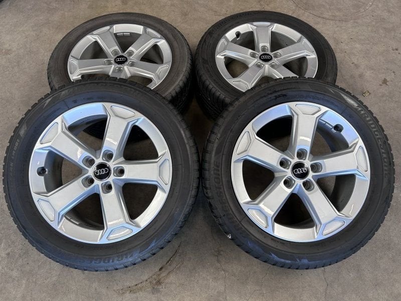 17 inch originele velgen + winterbanden Audi Q2 81A071497A s, Auto-onderdelen, -, -, Banden en Velgen, 17 inch