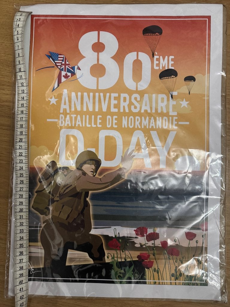 Affiche du 80e anniversaire du Débarquement en Normandie, Collections, Enlèvement ou Envoi, Gravure, 1940 à 1960, Étranger