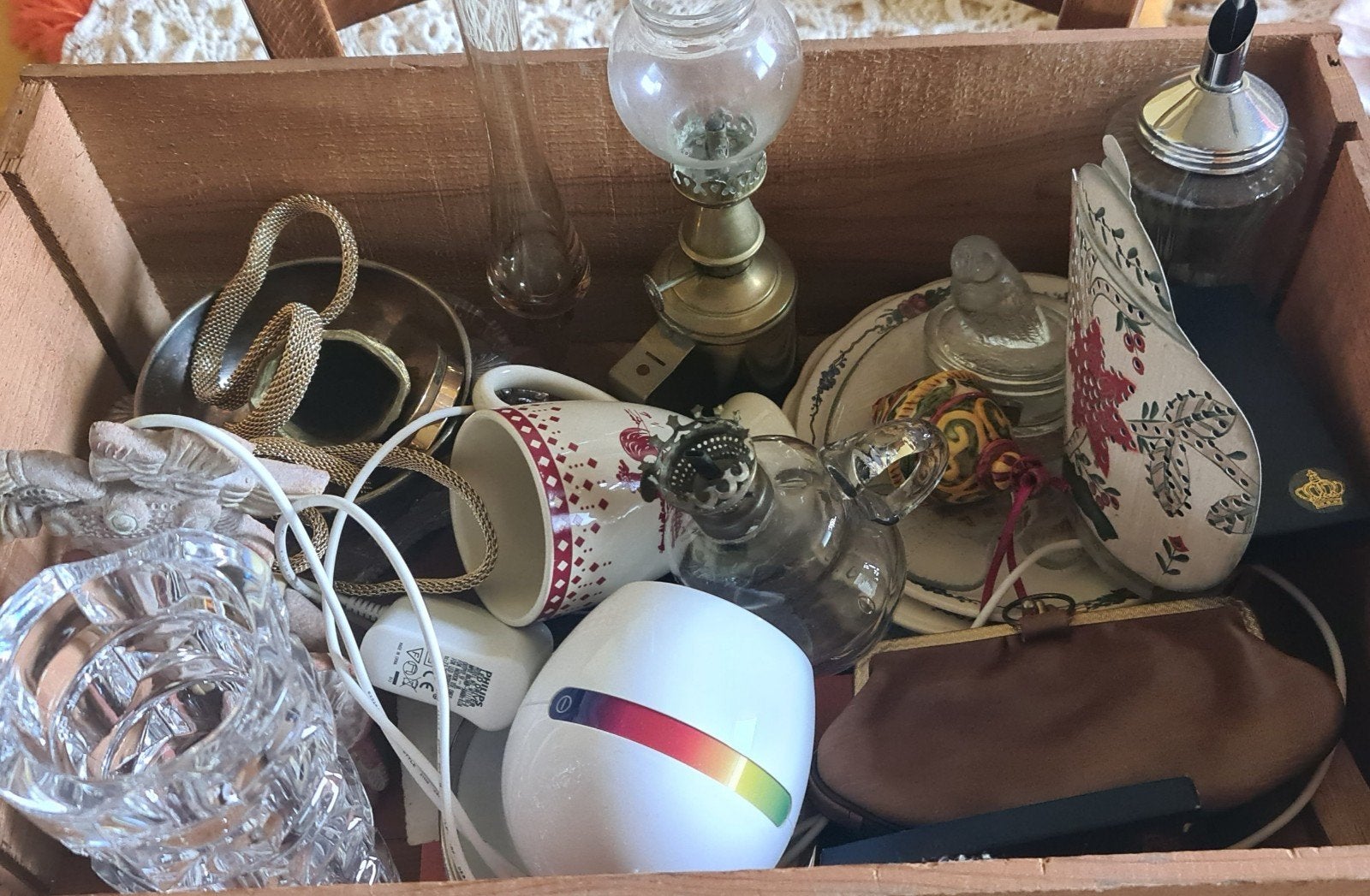 Doos met snuisterijen voor rommelmarkten, Ophalen