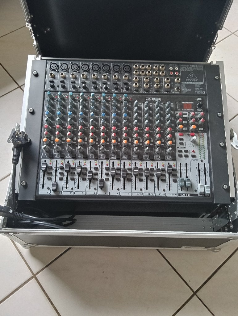 Behringer Xenyx X2222 USB Mengpaneel, Muziek en Instrumenten, Ophalen, Zo goed als nieuw
