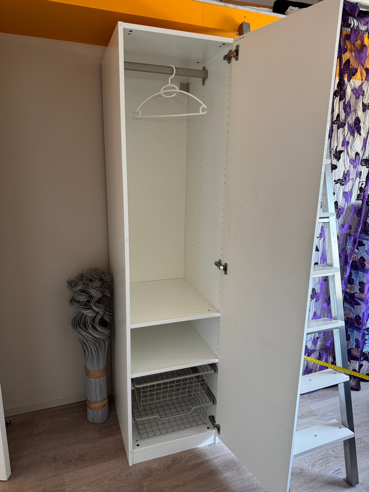 Armoire haute 1 porte blanche en bon état, Enlèvement, Comme neuf