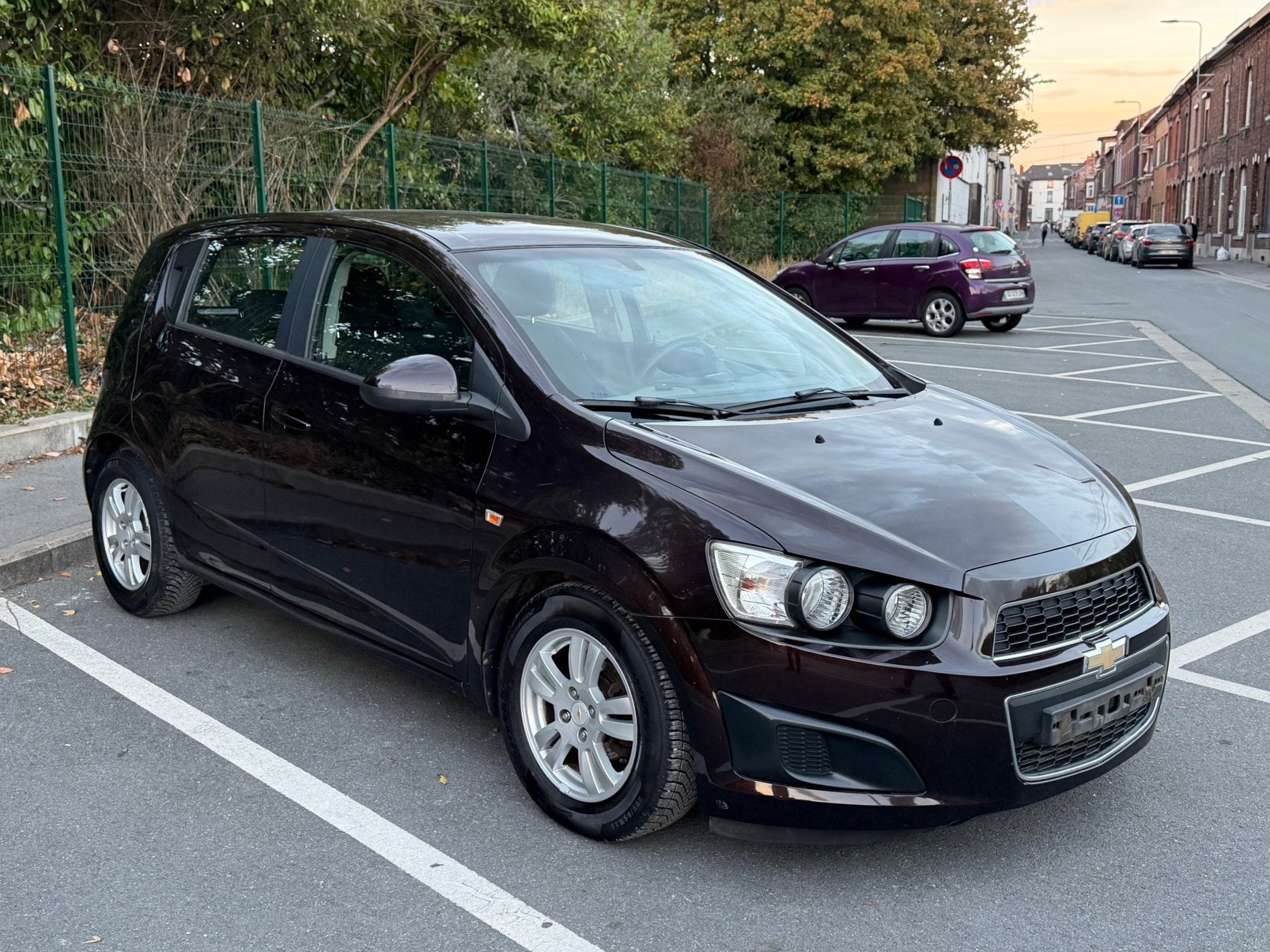 Chevrolet Aveo  Annee 2014 130 000km Essence  5 porte  clim, Auto's, Voorwielaandrijving, Euro 5, Stof, 5 deurs