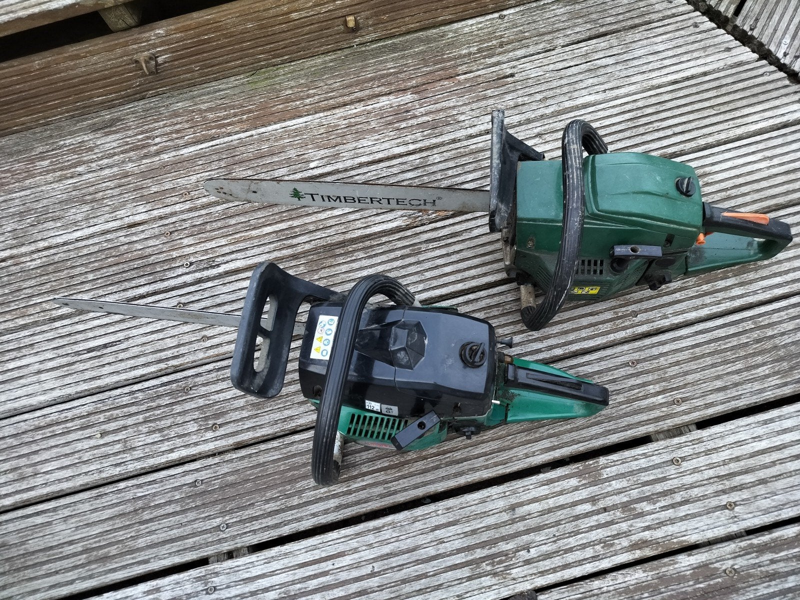 Lot de 2 tronçonneuses. Entretien à faire., Enlèvement