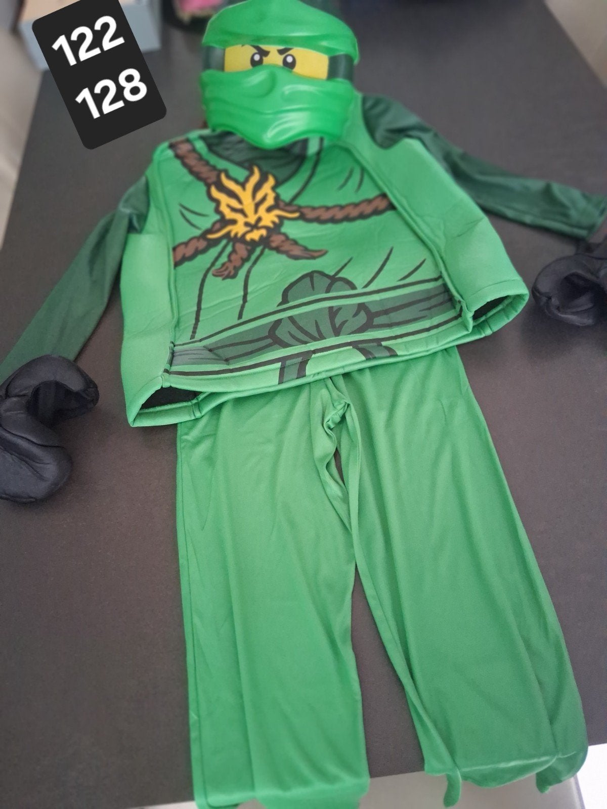 Déguisement vert LEGO Ninjago Deluxe (Lloyd) — Taille 122 12, Enlèvement ou Envoi