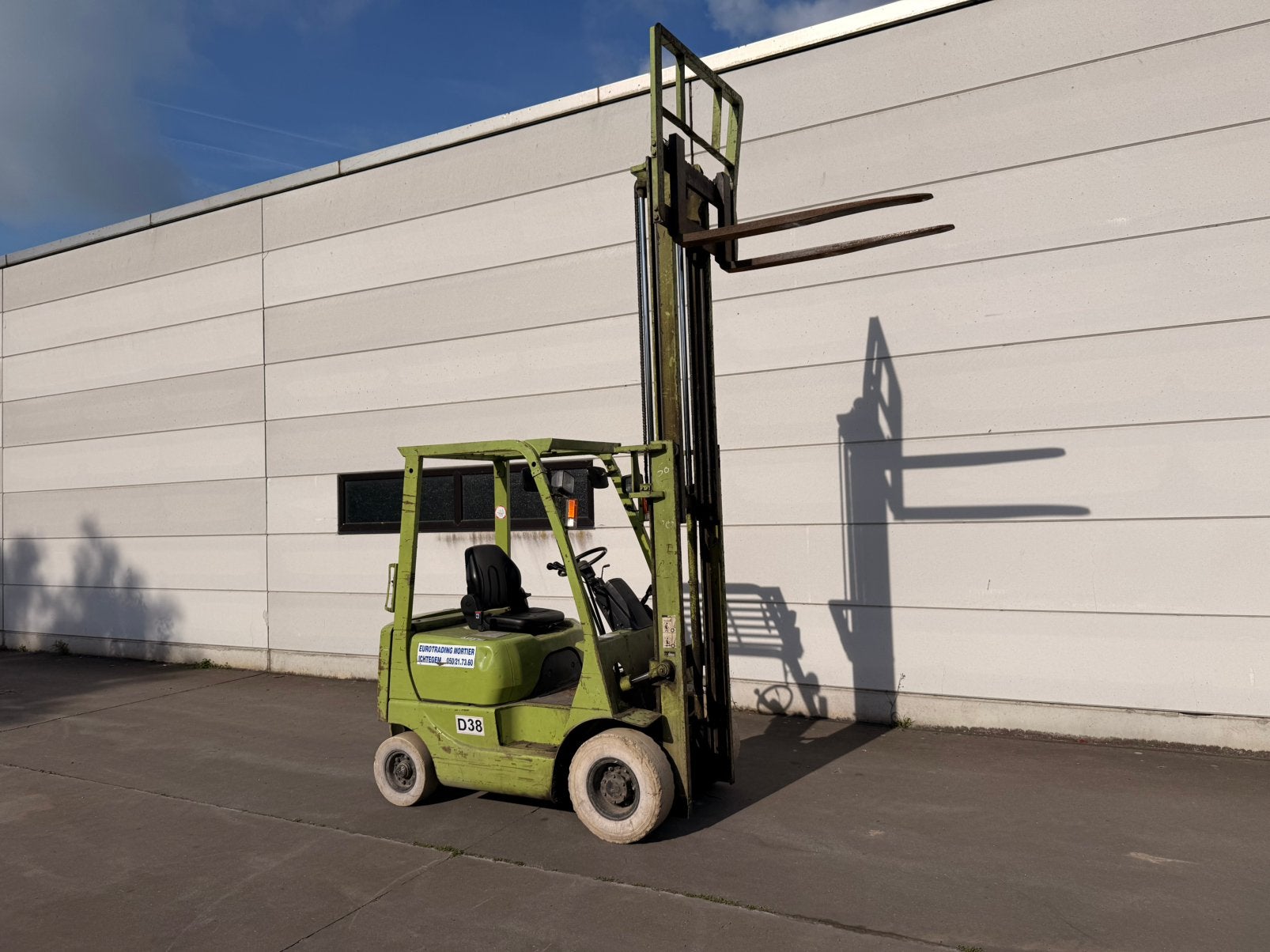 Mitsubishi heftruck ideaal om met aanhangwagen te vervoeren, Ophalen, Heftruck
