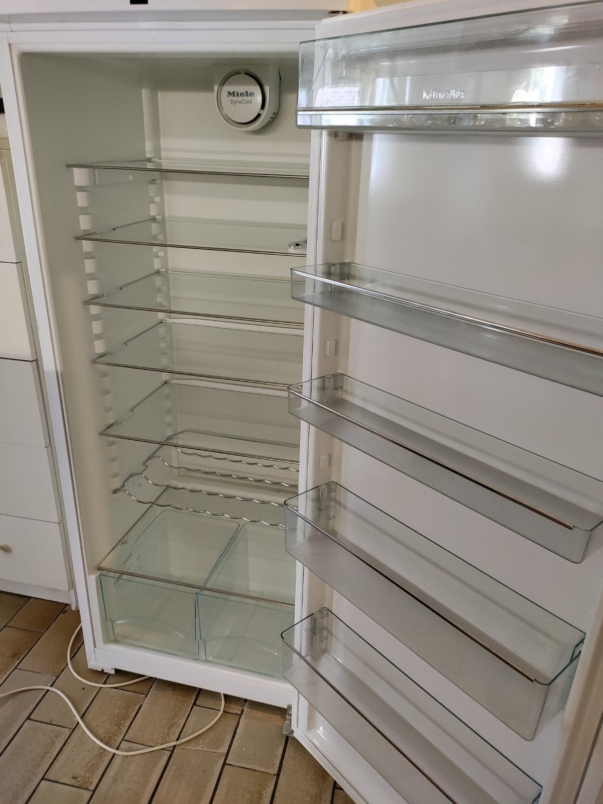 Miele koelkast DynaCool, Elektronische apparatuur, Ophalen, 200 liter of meer, Energieklasse A of zuiniger, 140 tot 160 cm