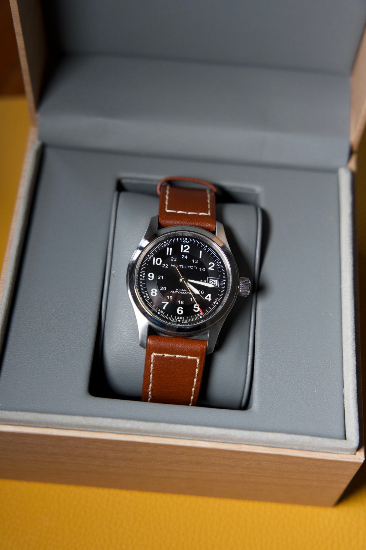 Hamilton Khaki Field Auto 38mm - Noire, Ophalen, Zo goed als nieuw, Staal, Leer