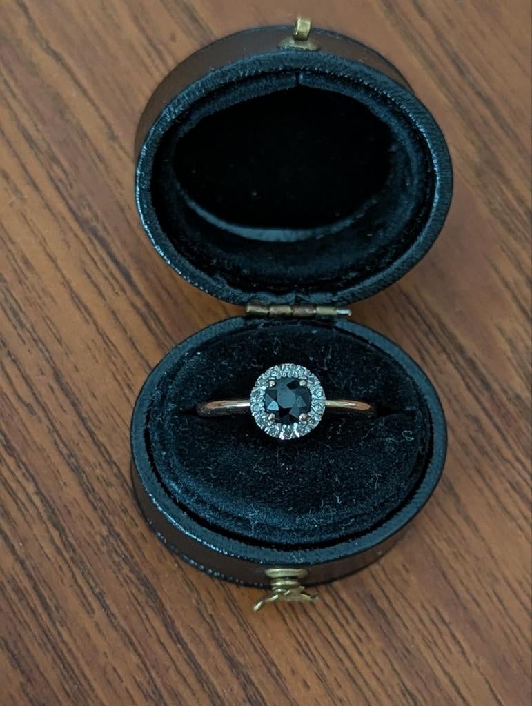 Gouden ring 14k.  zwart Saphire met diamanten., Bijoux, Sacs & Beauté, Bagues, Comme neuf, Or, Enlèvement, 17 à 18