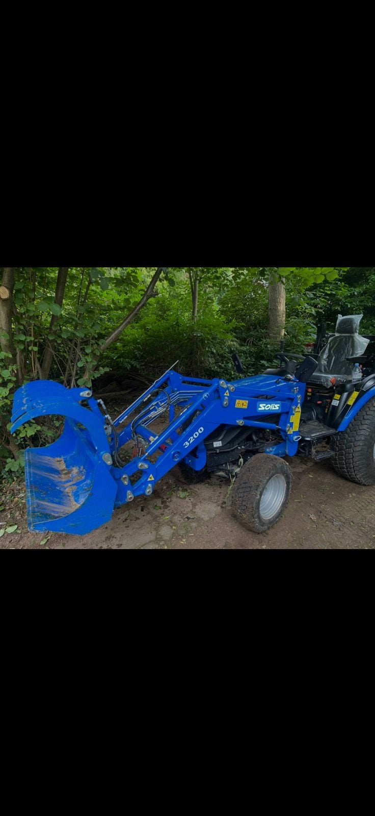 Solis 3200 frontlader met pelikaanbak en paletvorken, Zakelijke goederen, Landbouw | Tractoren, Ophalen