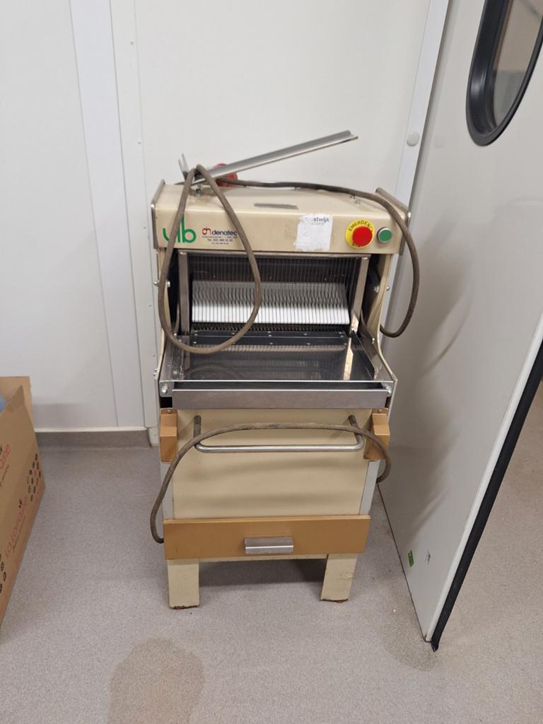 Broodsnijmachine VLB, Ophalen