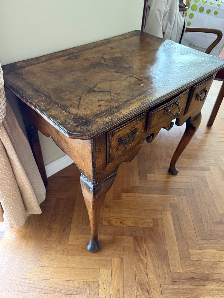 Authentique Lowboy Queen Anne Anglais en Noyer XVIIIe Siècle, Enlèvement