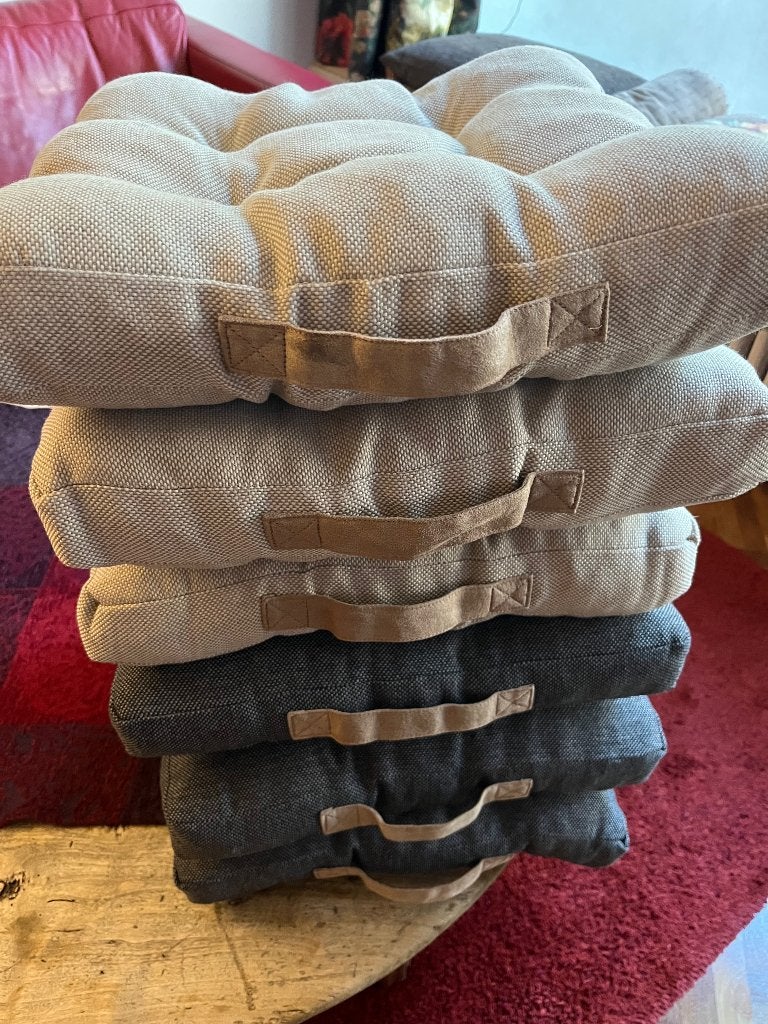 6 galettes 40 x 40cm, gris et beige: 10 euros pour 6 pièces!, Beige, Enlèvement, Coussin d'assise, Carré