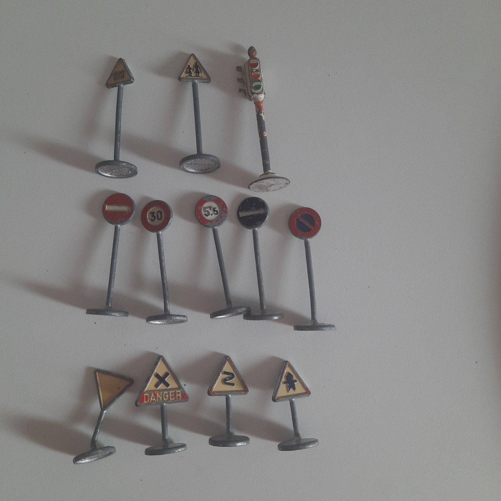 DINKY TOYS UK*VINTAGE circa 1958* 11 VERKEERSBORDEN + 1...., Ophalen, Gebruikt, Overige typen, Dinky Toys