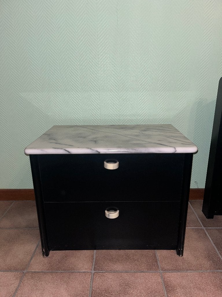 2 tables de chevet en bois noir et marbre, Maison & Meubles, Chambre à coucher | Tables de chevet, Comme neuf, Moins de 45 cm