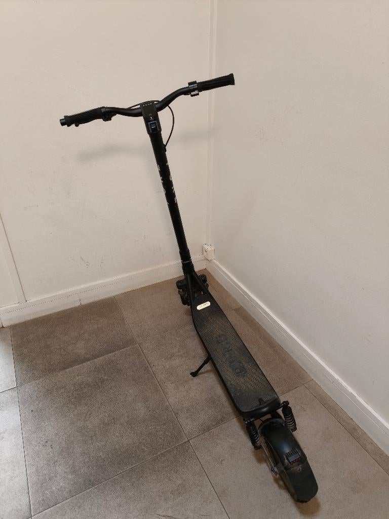 PURE AIR 5 PRO SCOOTER + VERING, Fietsen en Brommers, Steps, Ophalen, Zo goed als nieuw, Elektrische step (E-scooter), Pure