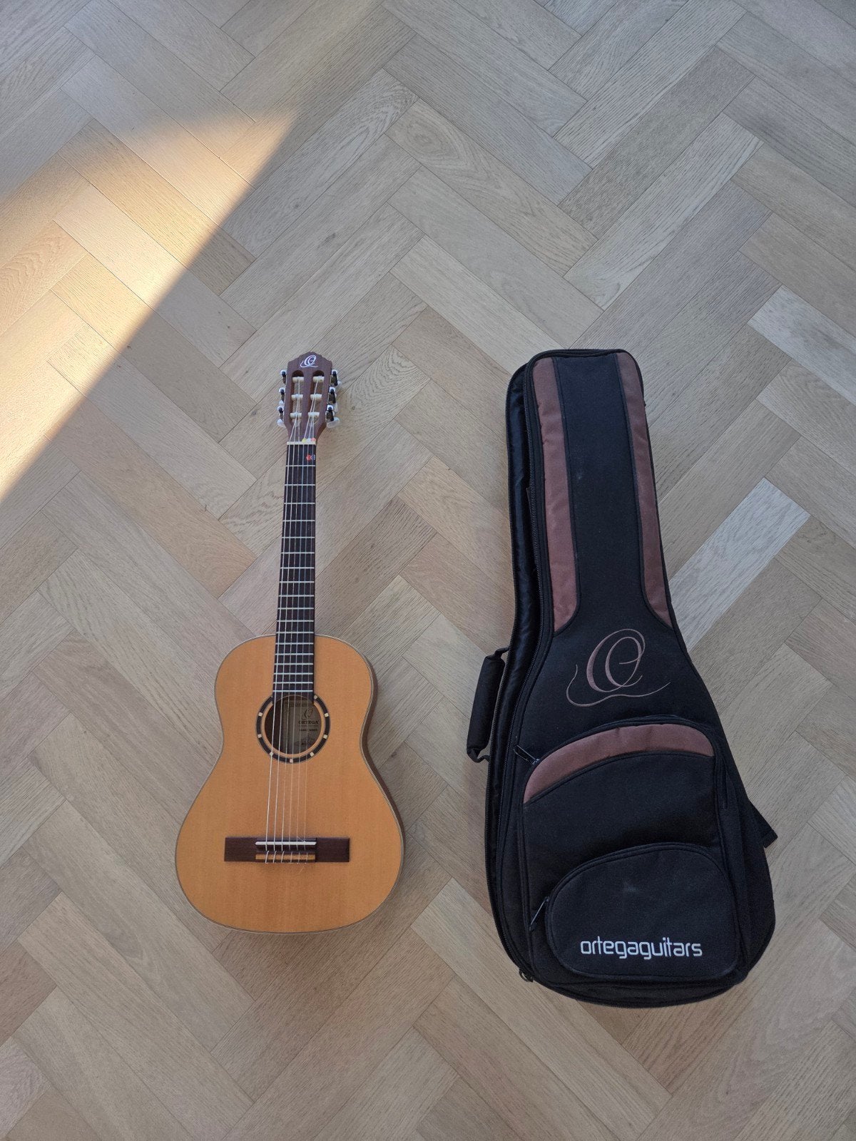 guitare 1/2 ortega, Musique & Instruments, Enlèvement, Comme neuf, Avec valise