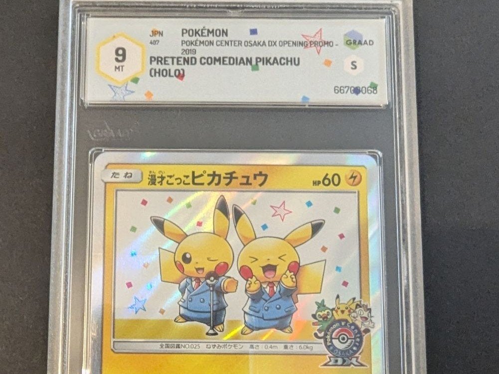 Pretend Comedian Pikachu (SM-P 407) - GRAAD 9, Ophalen of Verzenden, Zo goed als nieuw, Losse kaart