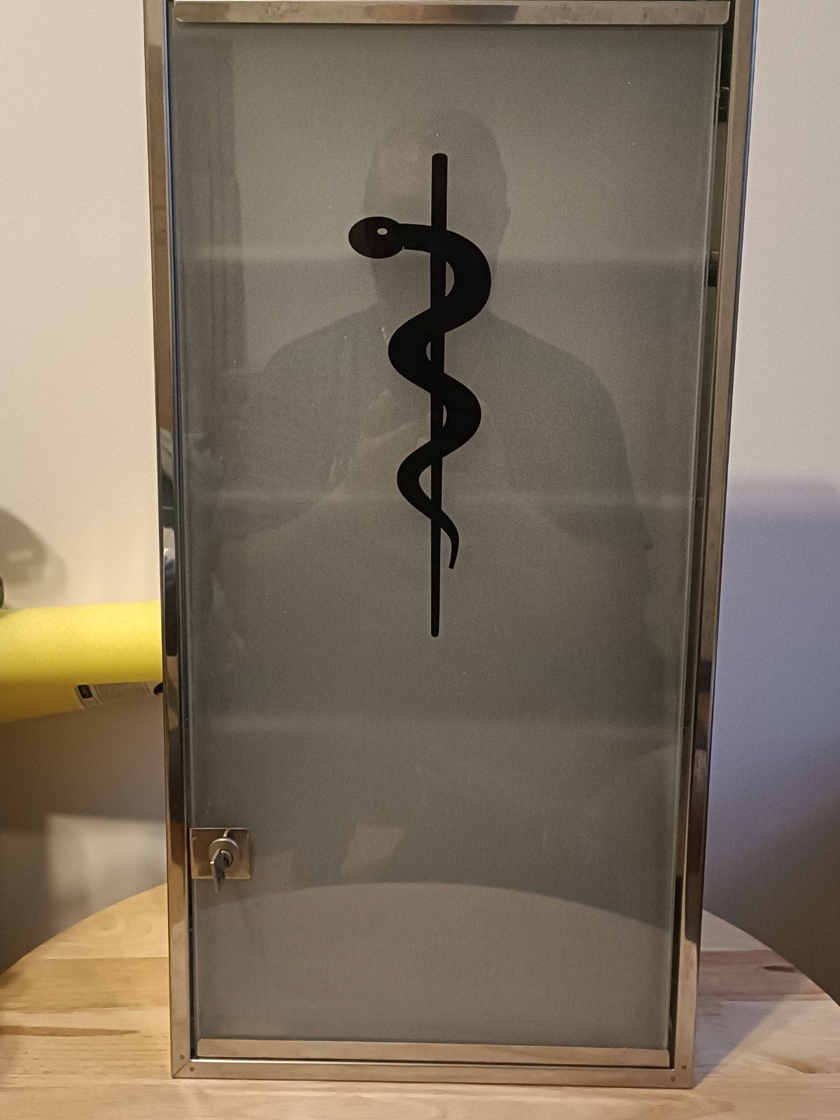Armoire de rangement inox porte vitrée avec clé. Pharmacie., Enlèvement