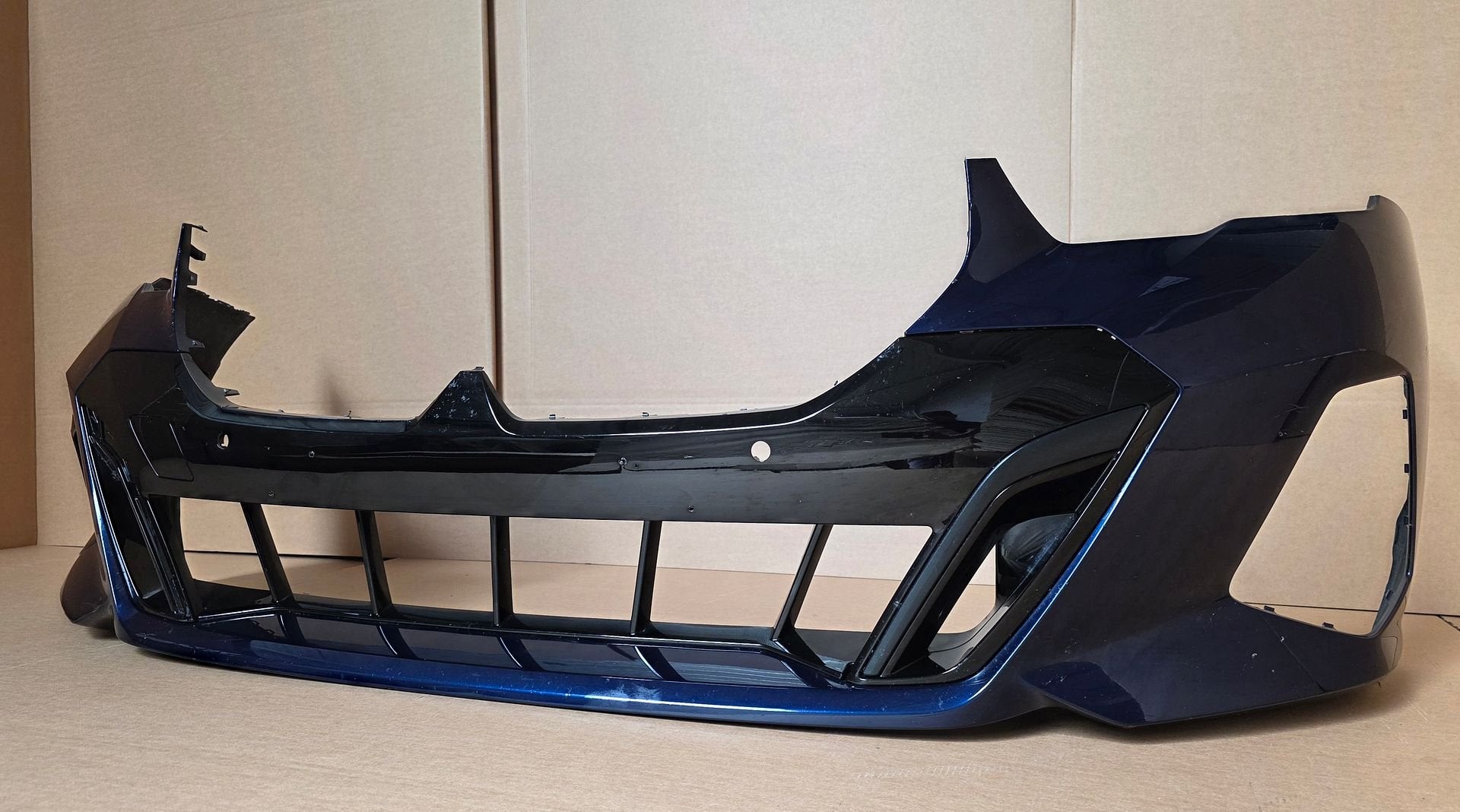 Voorbumper BMW 5 Serie G60 G61 I5 M PAKKET 6xPDC 51118084653, Gebruikt, -, Voor, Ophalen of Verzenden