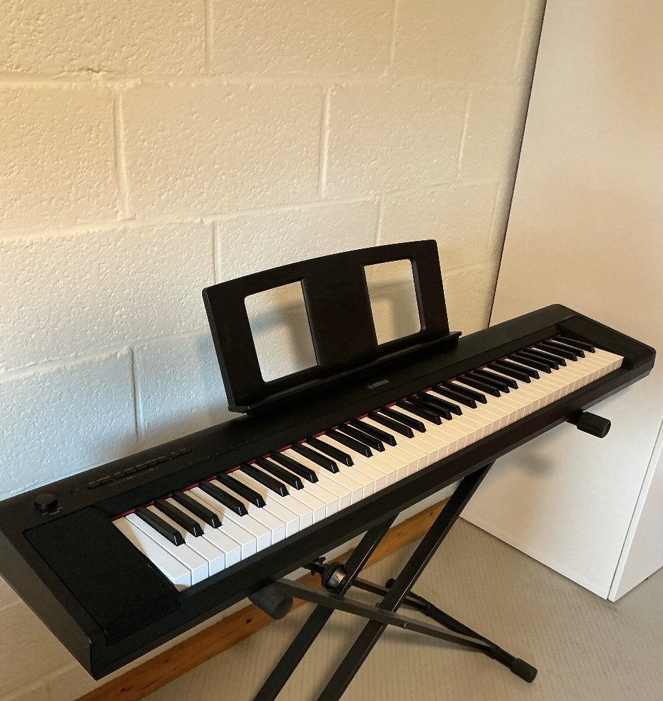 Yamaha Piaggero NP-35 + Keyboard stand + Piano (Innox) Chair, Muziek en Instrumenten, Keyboards, Ophalen, Gebruikt, Yamaha, Midi-aansluiting