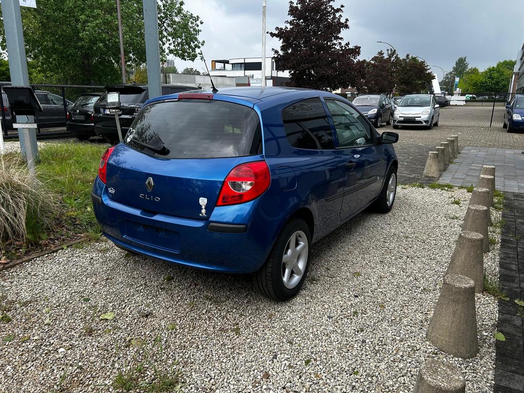 Renault clio benzine met keuring en garantie, Voorwielaandrijving, Stof, Zwart, 4 cilinders