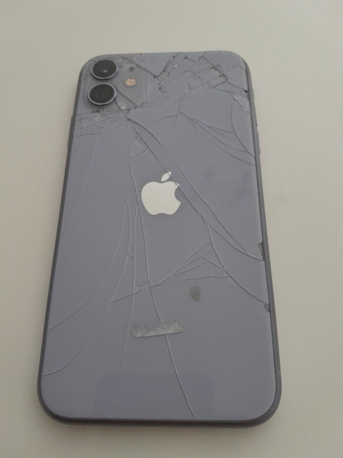 Te koop: iPhone 11 Paars – Scherm & achterkant defect, Telecommunicatie, Mobiele telefoons | Apple iPhone, Ophalen of Verzenden