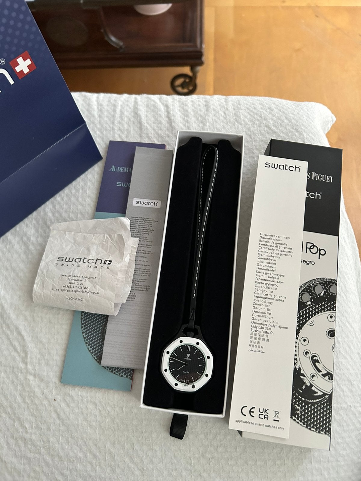 App x Swatch, Bijoux, Sacs & Beauté, Enlèvement ou Envoi, Neuf, Swatch