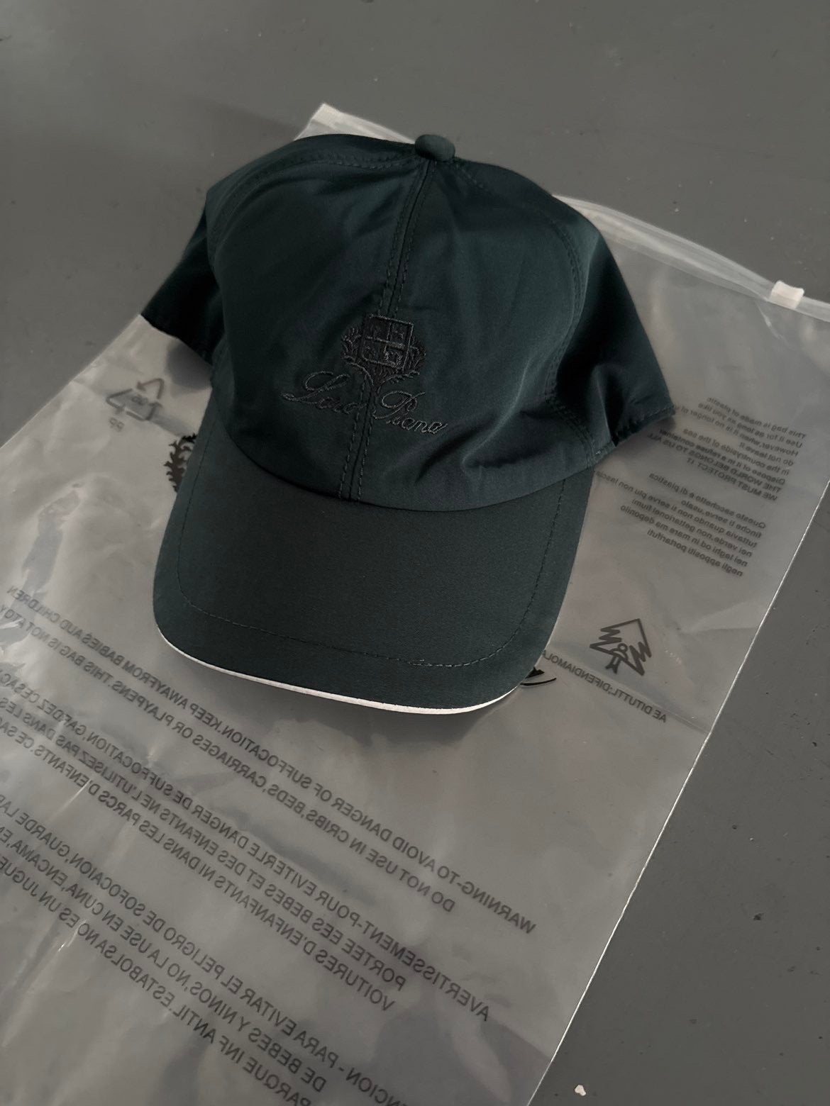 Loro Piana pet, Ophalen of Verzenden, Zo goed als nieuw, Pet