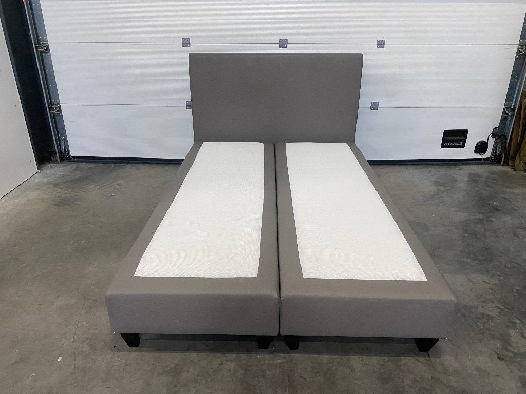 (31) Mooi boxspringbed 140x200 zonder de matras, Huis en Inrichting, Ophalen, Zo goed als nieuw