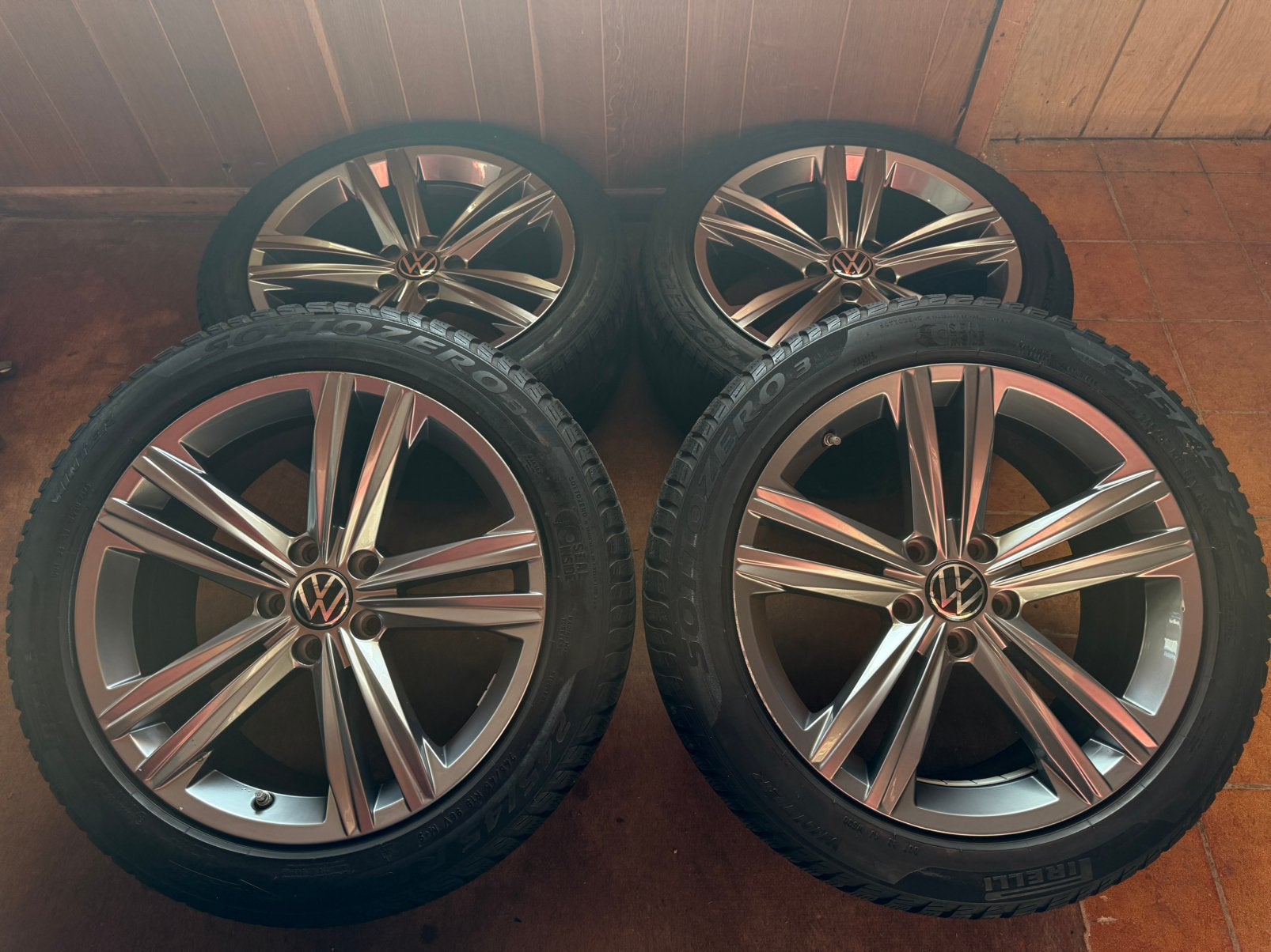 Jantes VW R-line 18 d’origine Sebring, Ophalen, 18 inch, Band(en)