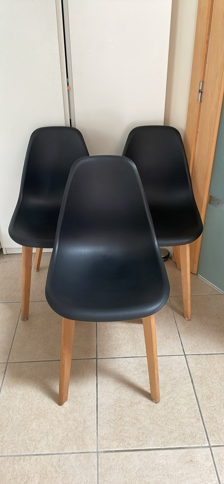Lot de 3 chaises noires avec pieds en bois, Enlèvement, Utilisé, Noir, Trois
