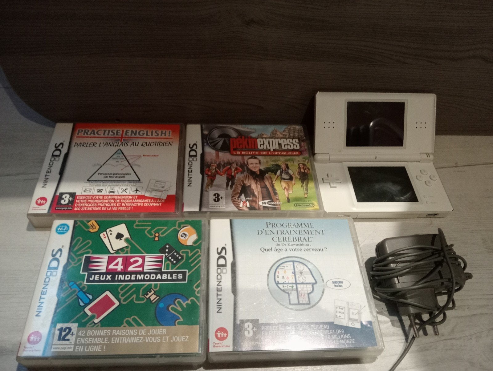 Lot Nintendo ds lite avec 4 jeu, Games en Spelcomputers, Wit, Ophalen of Verzenden, DS Lite, Gebruikt
