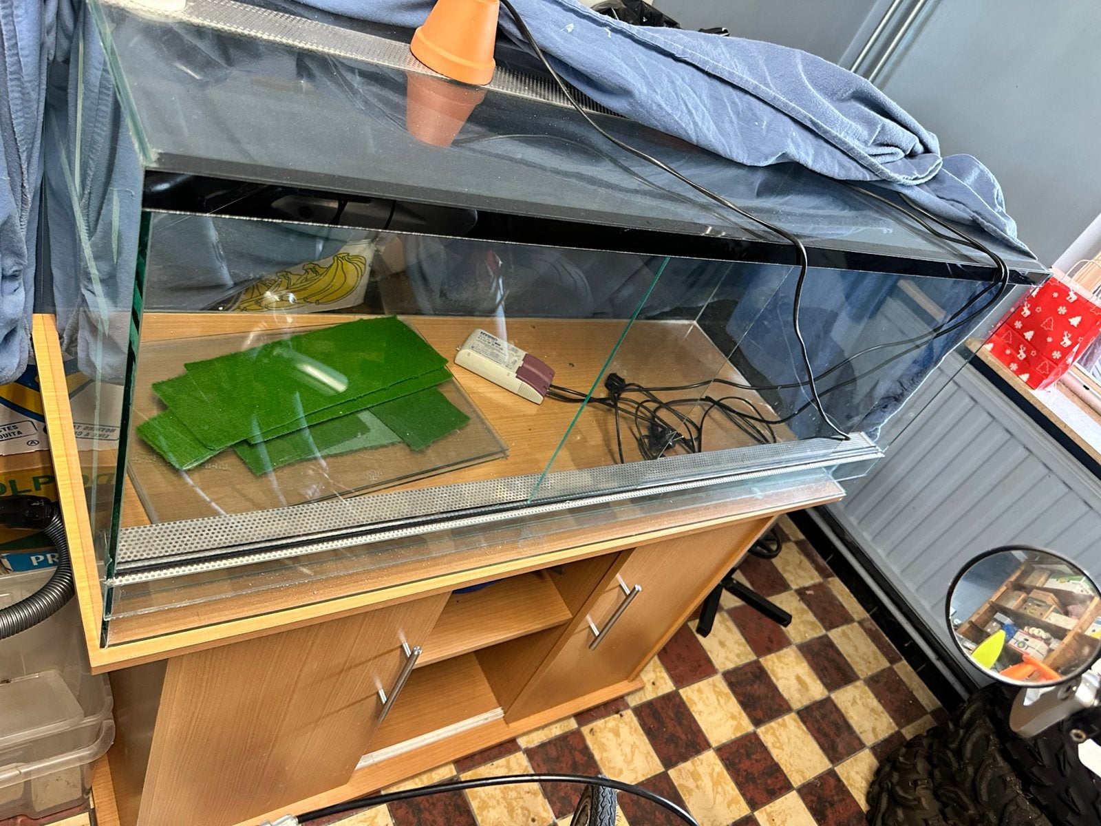 Terrarium met onderkast, Dieren en Toebehoren, Ophalen of Verzenden, Zo goed als nieuw