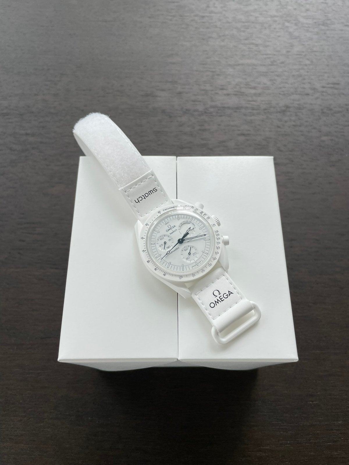Swatch Moonswatch (Snoopy) wit, Handtassen en Accessoires, Horloges | Dames, Ophalen, Overige materialen, Polshorloge, Nieuw