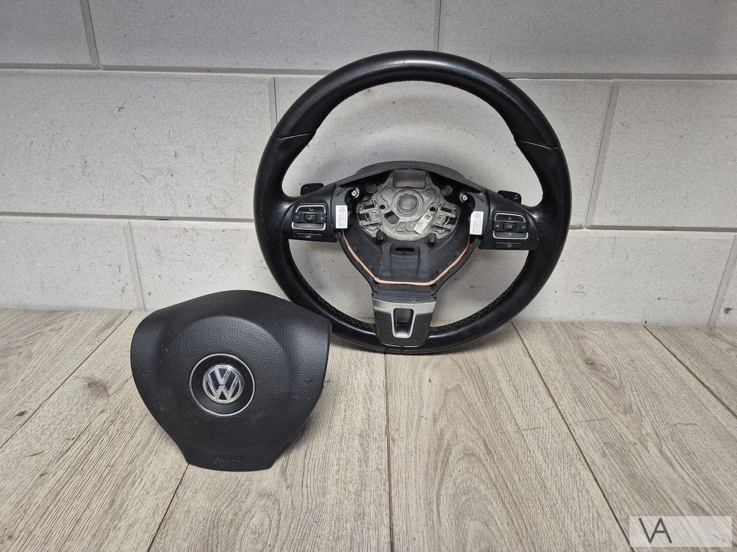 VW Golf 6 Caddy stuur met knoppen en flippers en airbag €200, Gebruikt, -, Volkswagen, -