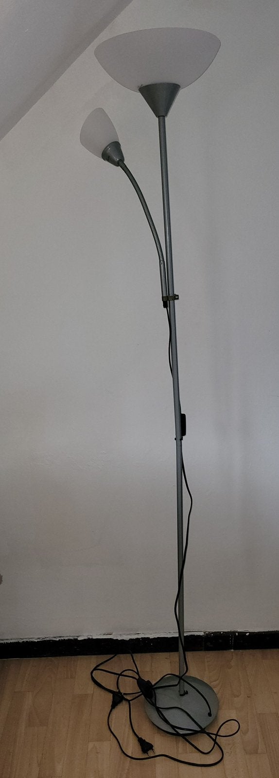 Led-vloerlamp op metalen structuur met leeslamp, Huis en Inrichting, Ophalen, Zo goed als nieuw